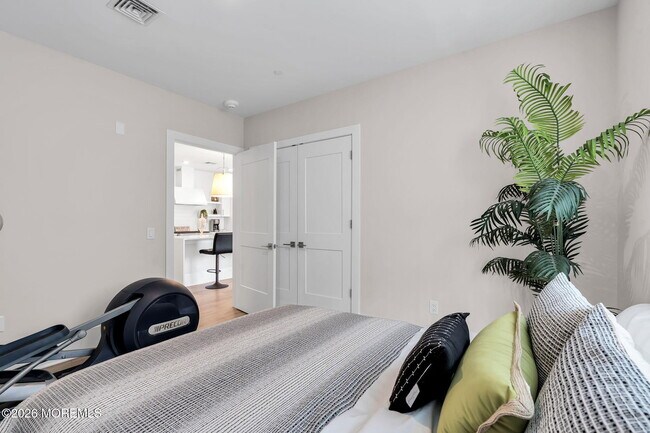 Building Photo - 218 3rd Ave