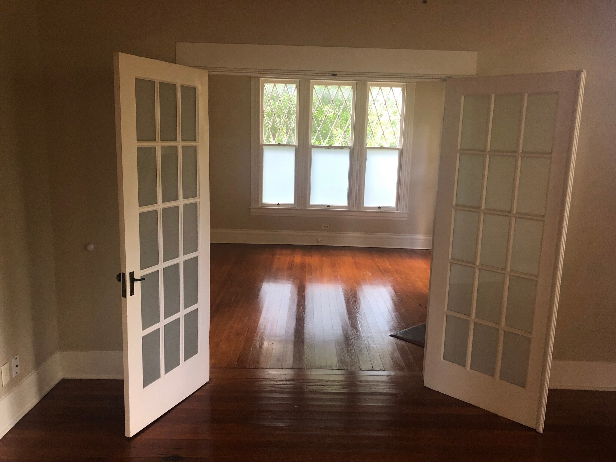 With French doors to living room - 704 E Guenther St