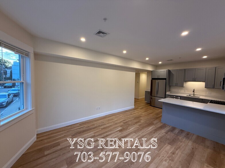 Building Photo - 14 Dorr St