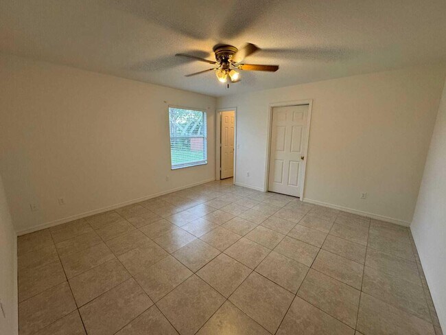 Building Photo - 865 17th Ln SW