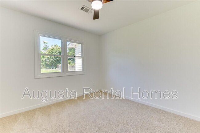 Building Photo - 1908 Wylie Dr