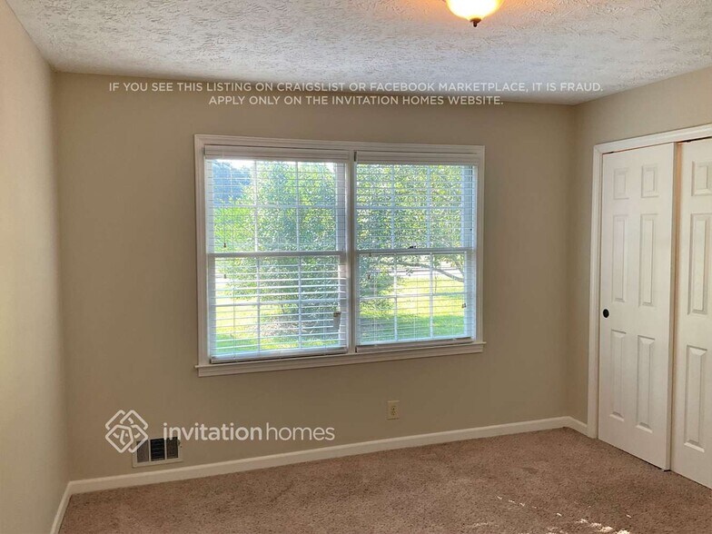 Building Photo - 2395 Springdale Dr