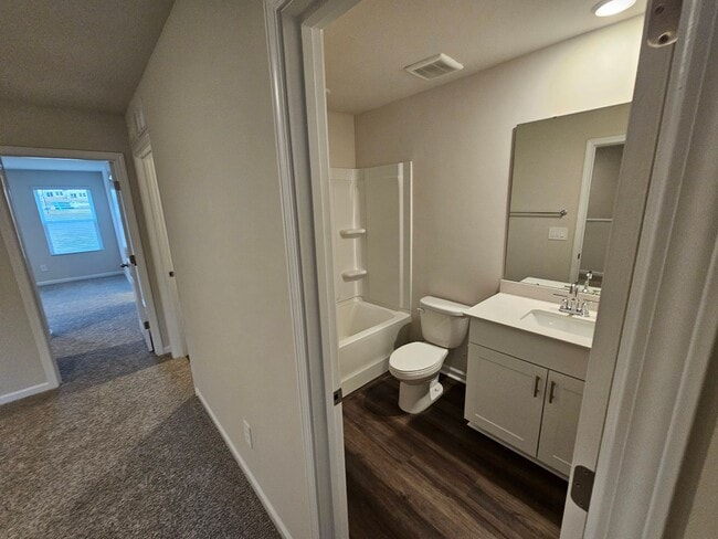 Building Photo - Like-New townhome in Concord