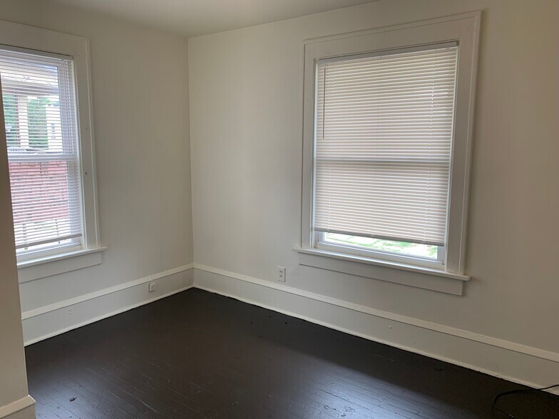 Building Photo - 1005 13th St NE