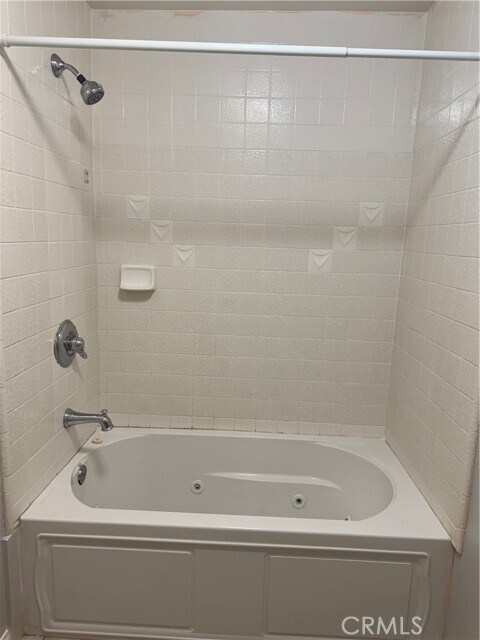 Building Photo - 996 W Huntington Dr