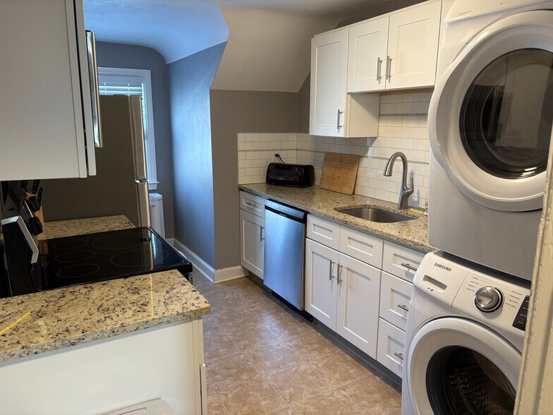 Building Photo - 418 Highland Ave