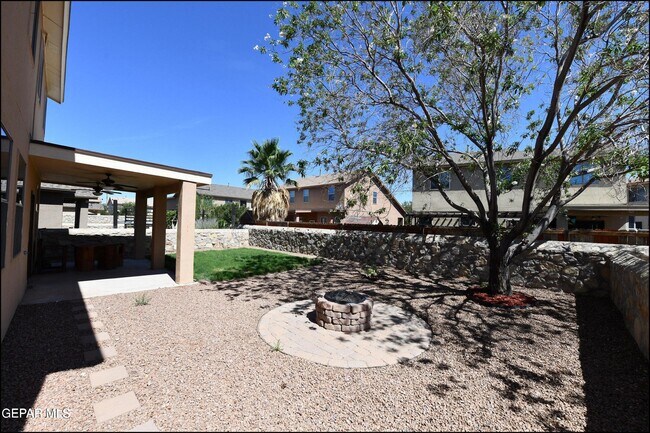 Building Photo - 14309 S Cave Ave