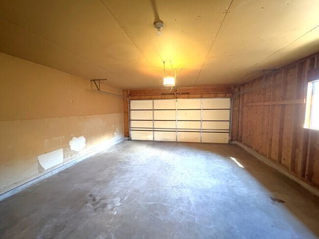 Building Photo - 632 Saxonwood Rd