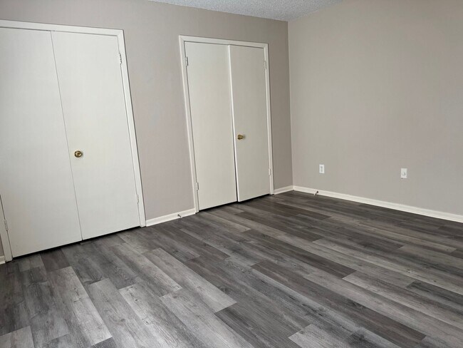 Building Photo - 6692 Whispering Oak Pl