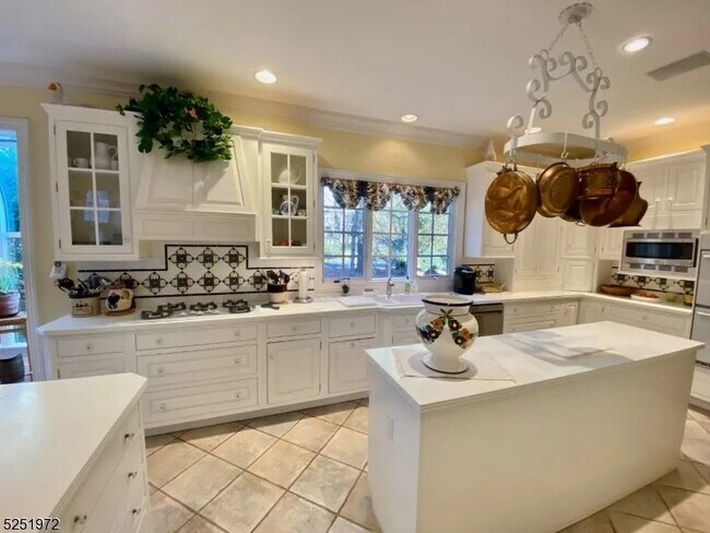Kitchen - 1 Hurlingham Club Rd
