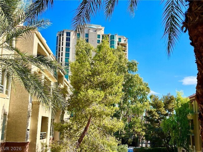 Building Photo - 260 E Flamingo Rd