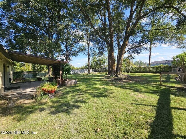 Building Photo - 2634 Pinewood Blvd