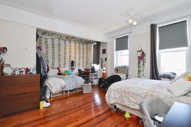 Building Photo - 704 Washington St