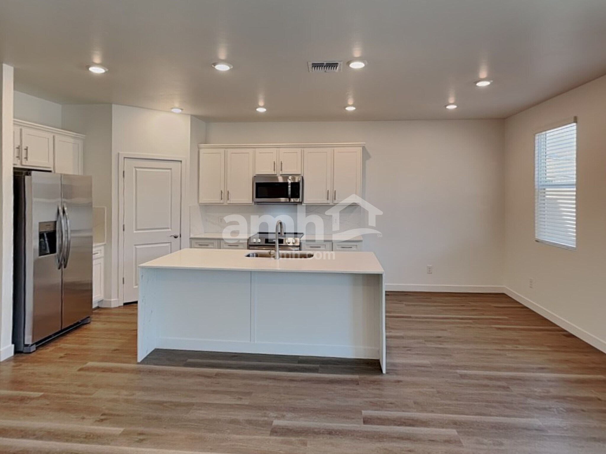 Building Photo - 9630 E Friedel Dr