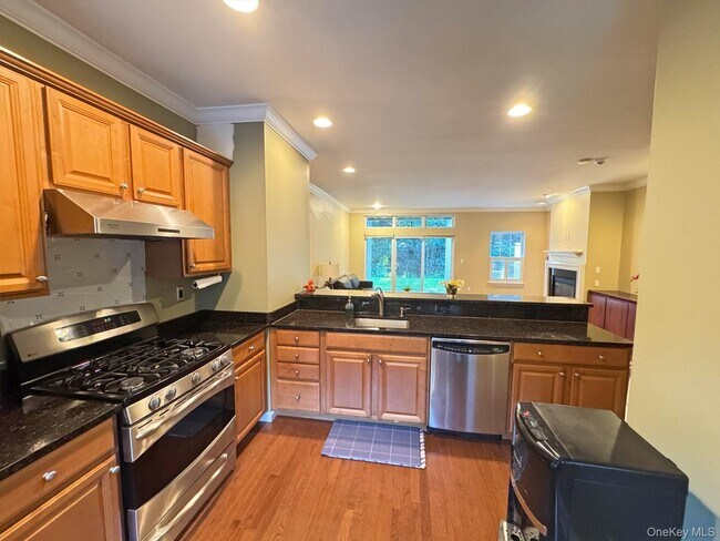 Building Photo - 54 Fairways Dr