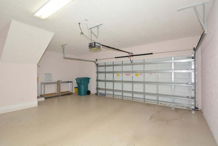 Building Photo - 3033 Waterside Cir