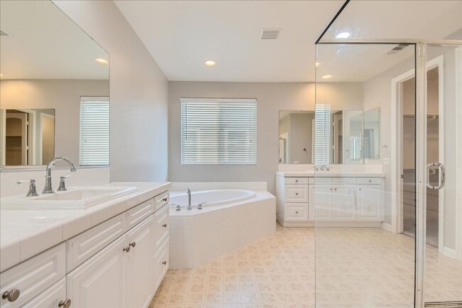 Building Photo - Gorgeous 4 Bd/4.5 Ba + Loft Home in 4S Ranch!!!