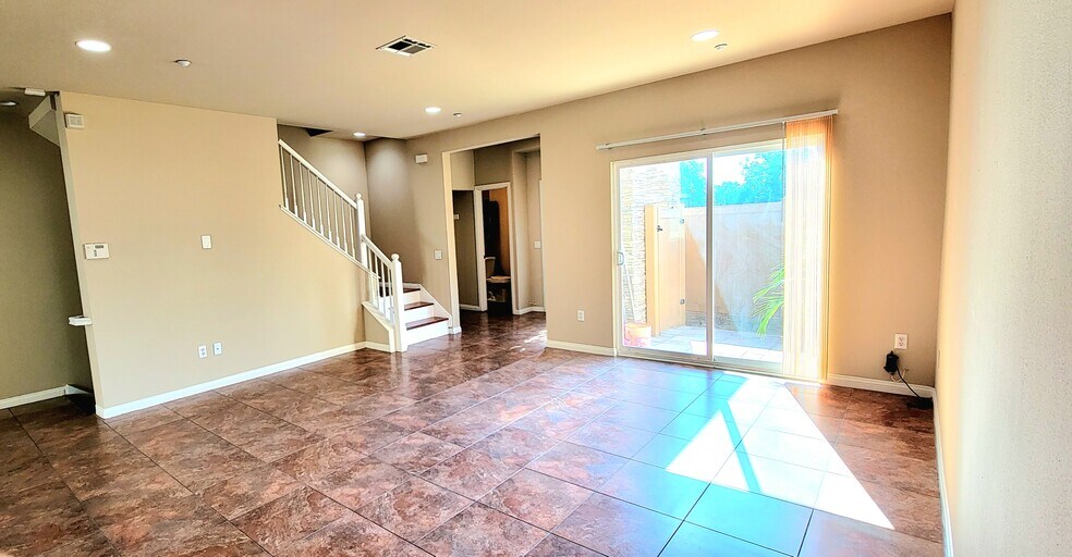 Building Photo - 9254 Elm Vista Dr
