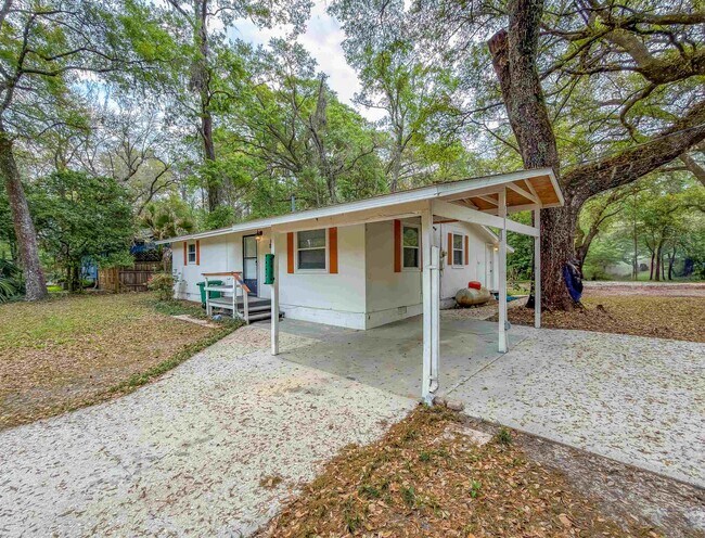 Building Photo - 1210 Carson Dr