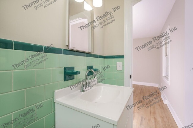 Building Photo - 920 Cedarbrook Dr