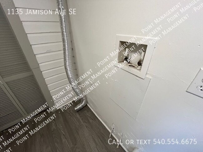 Building Photo - 1135 Jamison Ave SE