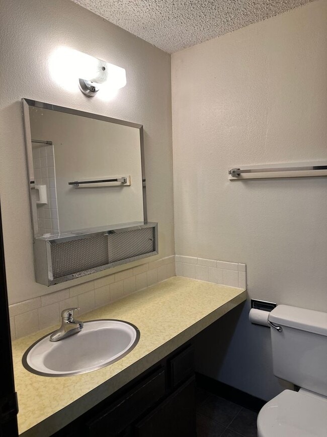 Building Photo - Hard to find 2 bdrm, 1.5 bath unit with water, sewer, and garbage.  Onsite laundry and A/C!