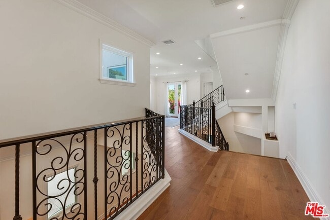 Building Photo - 363 S Saltair Ave