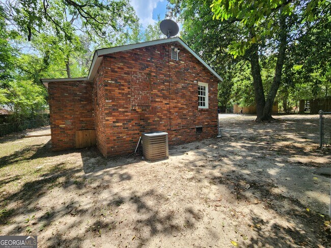 Building Photo - 4120 Fairview Dr
