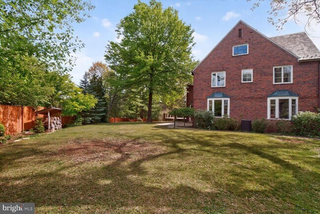 Building Photo - 5553 Little Falls Rd