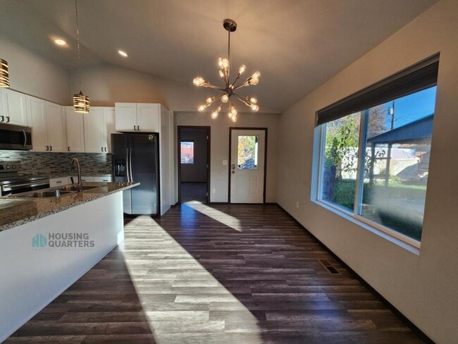 Building Photo - 1421 E Providence Ave