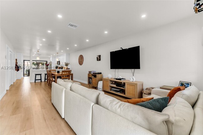 Building Photo - 2437 SW 99th Ct