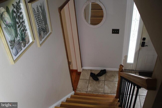 Building Photo - 219 Meadow Dr