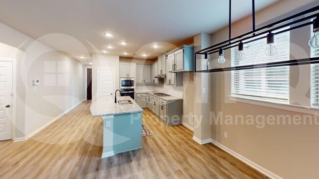 Building Photo - 5521 Capilano Ct