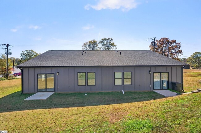 Building Photo - 404 Fairfield St