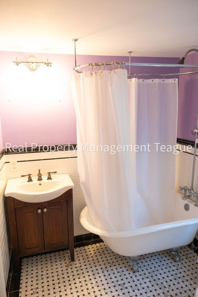 Building Photo - Dream home in Altamont