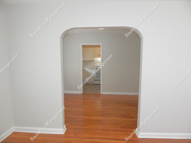 Building Photo - 392 Cairo St NW