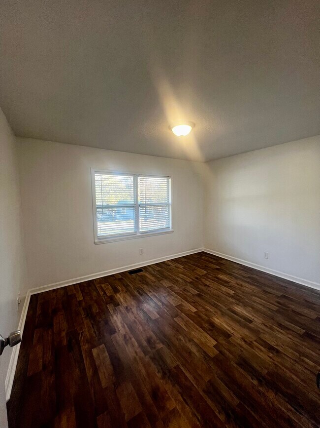 Building Photo - 712 Richmond Ave