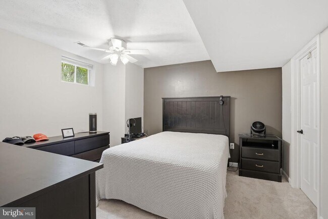 Building Photo - 5710 Ridgedale Dr