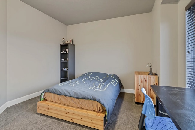 Building Photo - Nearly new 3 bedroom 2.5 bath in Mirada Ne...