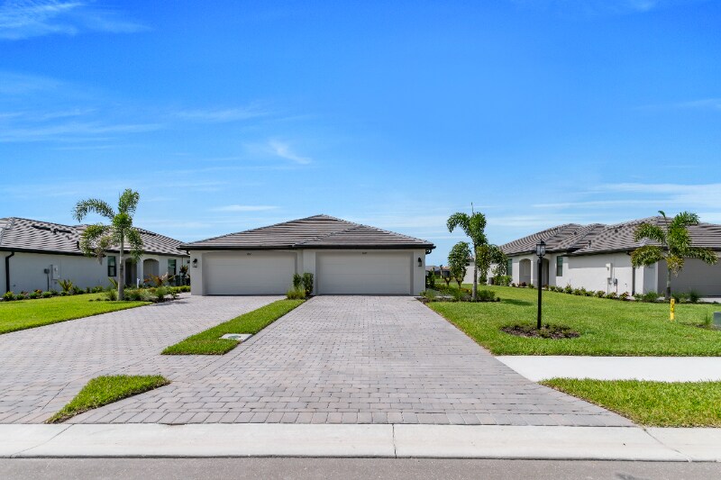 Building Photo - 19553 Hinkley Dr