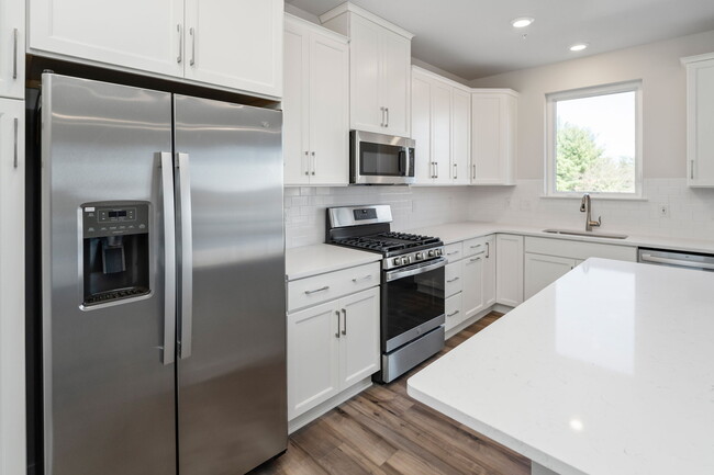 Kitchen - 4716 Franklin Cir