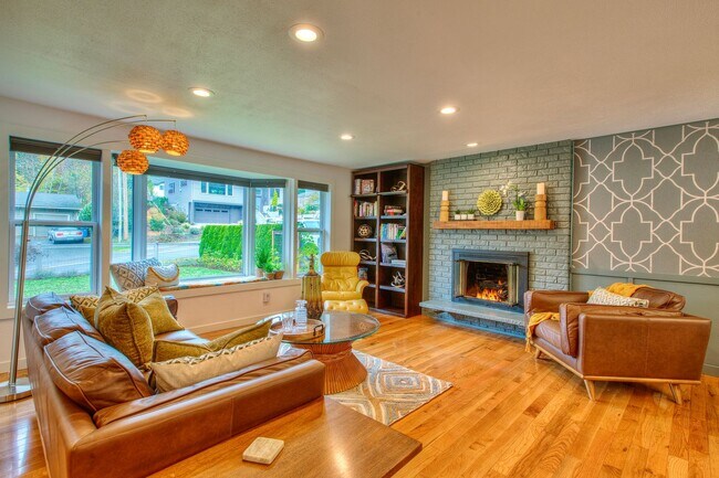 Building Photo - 4bd/2ba Edmonds Home
