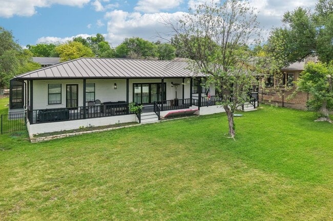 Building Photo - 730 Vanguard St