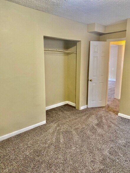 Building Photo - 824 Brentwood Ave