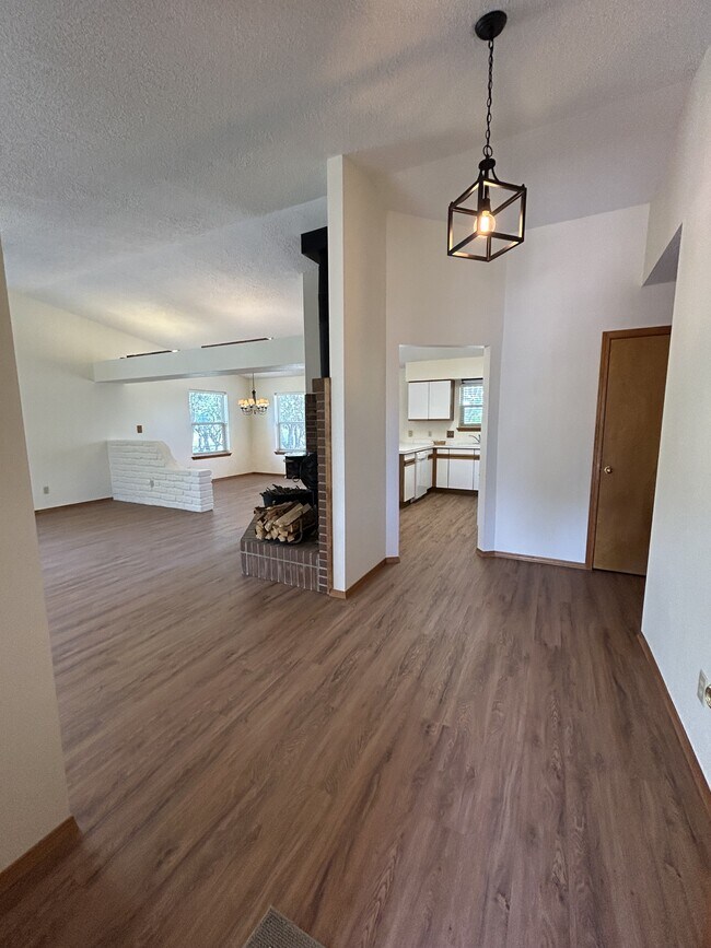 Building Photo - 1 Autumnwood Ct