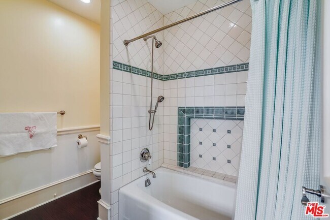 Building Photo - 6277 Sea Star Dr