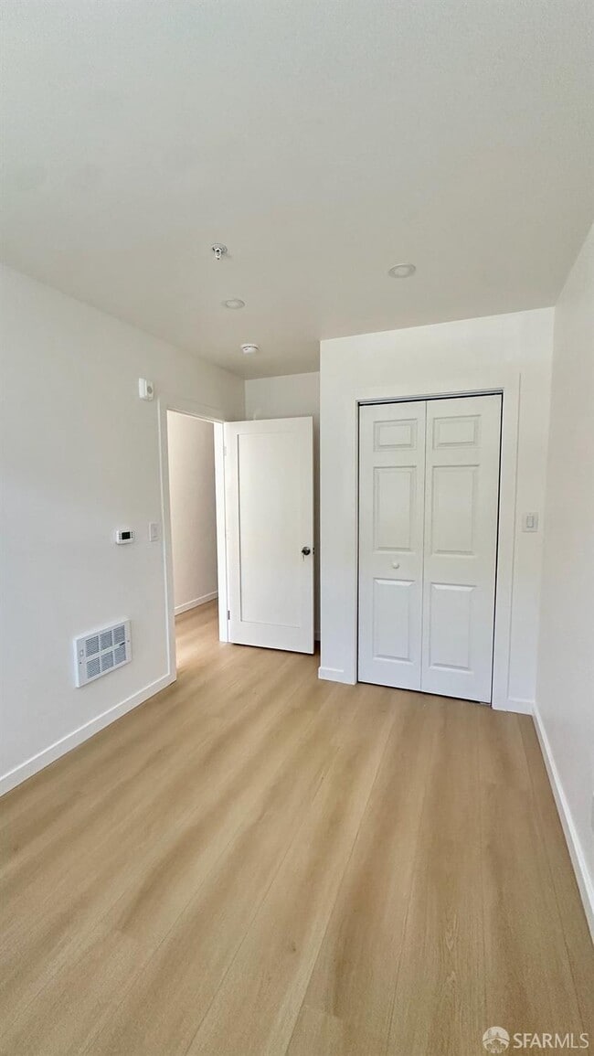 Building Photo - 1553 Leavenworth St