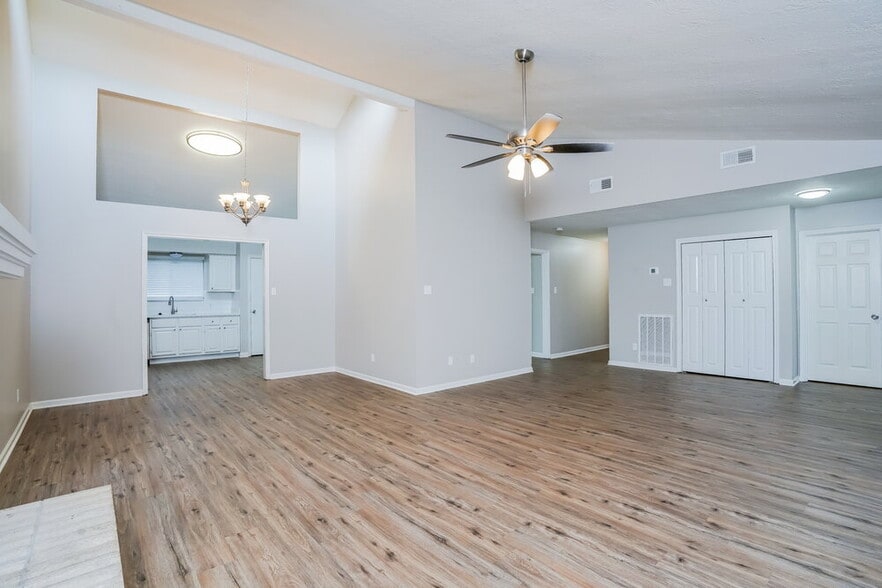 Building Photo - 910 Companion Dr