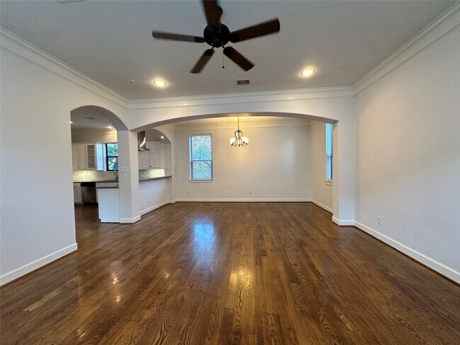 Building Photo - 615 W 27th St