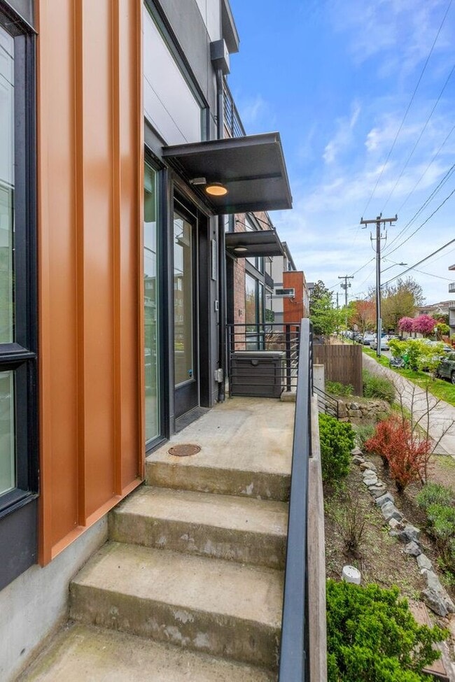 Building Photo - ULTRA-MODERN Townhome w/AC and Views in the Heart of Eastlake!